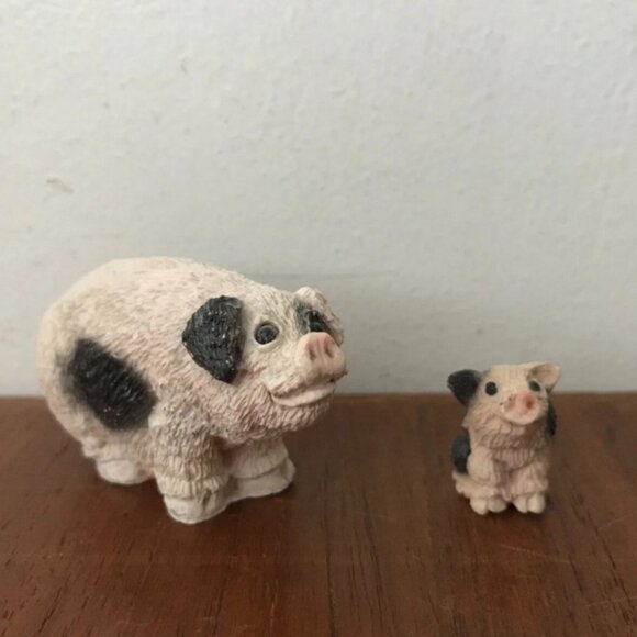 Vintage Stone Critters Set Lot Of 2 Black / White Pigs Figurines With Piglet - Picture 2 of 4